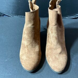 Elegant Tan Suede Ankle Boots